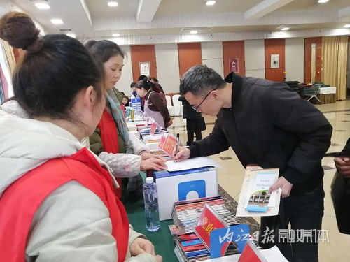 内江市市中区图书馆首次亮相两会现场，提供专业文献信息咨询服务